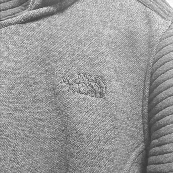 The North Face Gray Ribbed Women's Jacket - Picture 2 of 3